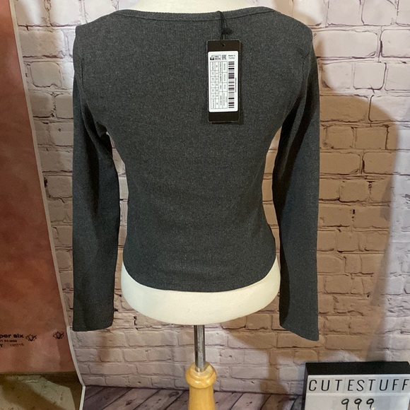 Grey square neck Top - Picture 3 of 6